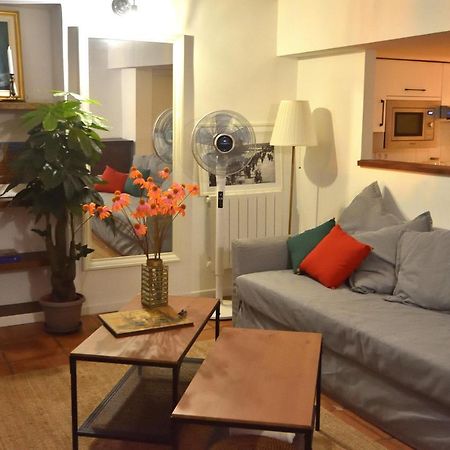 Apartment 33 On The Old Historic Senate Square Ница Екстериор снимка