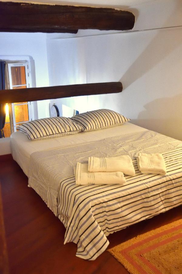 Apartment 33 On The Old Historic Senate Square Ница Екстериор снимка