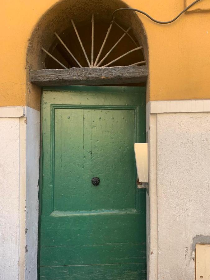 Apartment 33 On The Old Historic Senate Square Ница Екстериор снимка