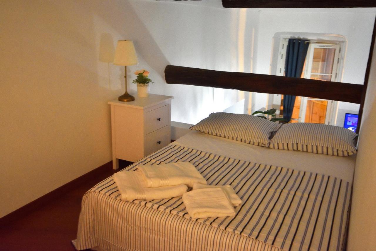Apartment 33 On The Old Historic Senate Square Ница Екстериор снимка