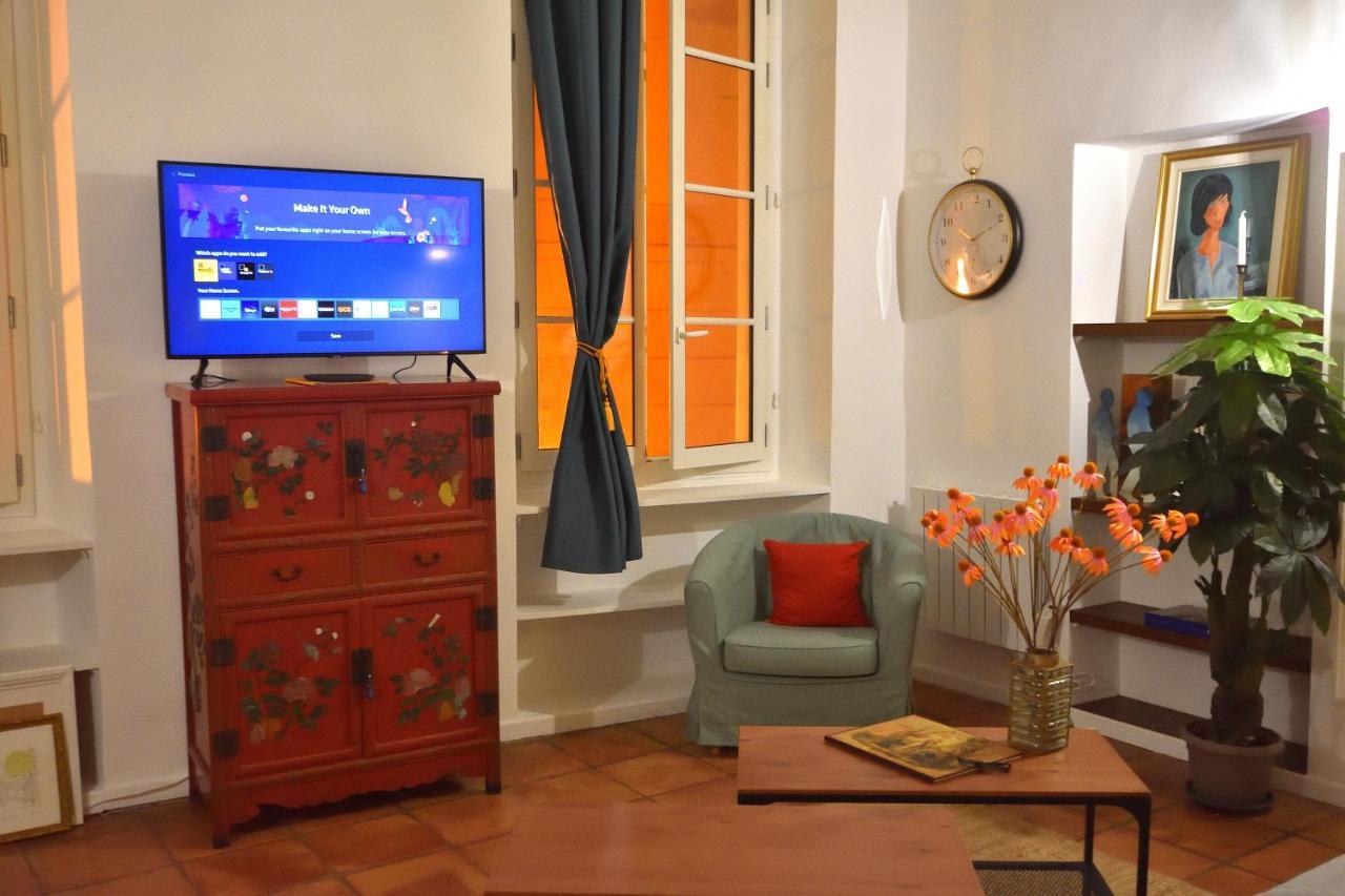 Apartment 33 On The Old Historic Senate Square Ница Екстериор снимка