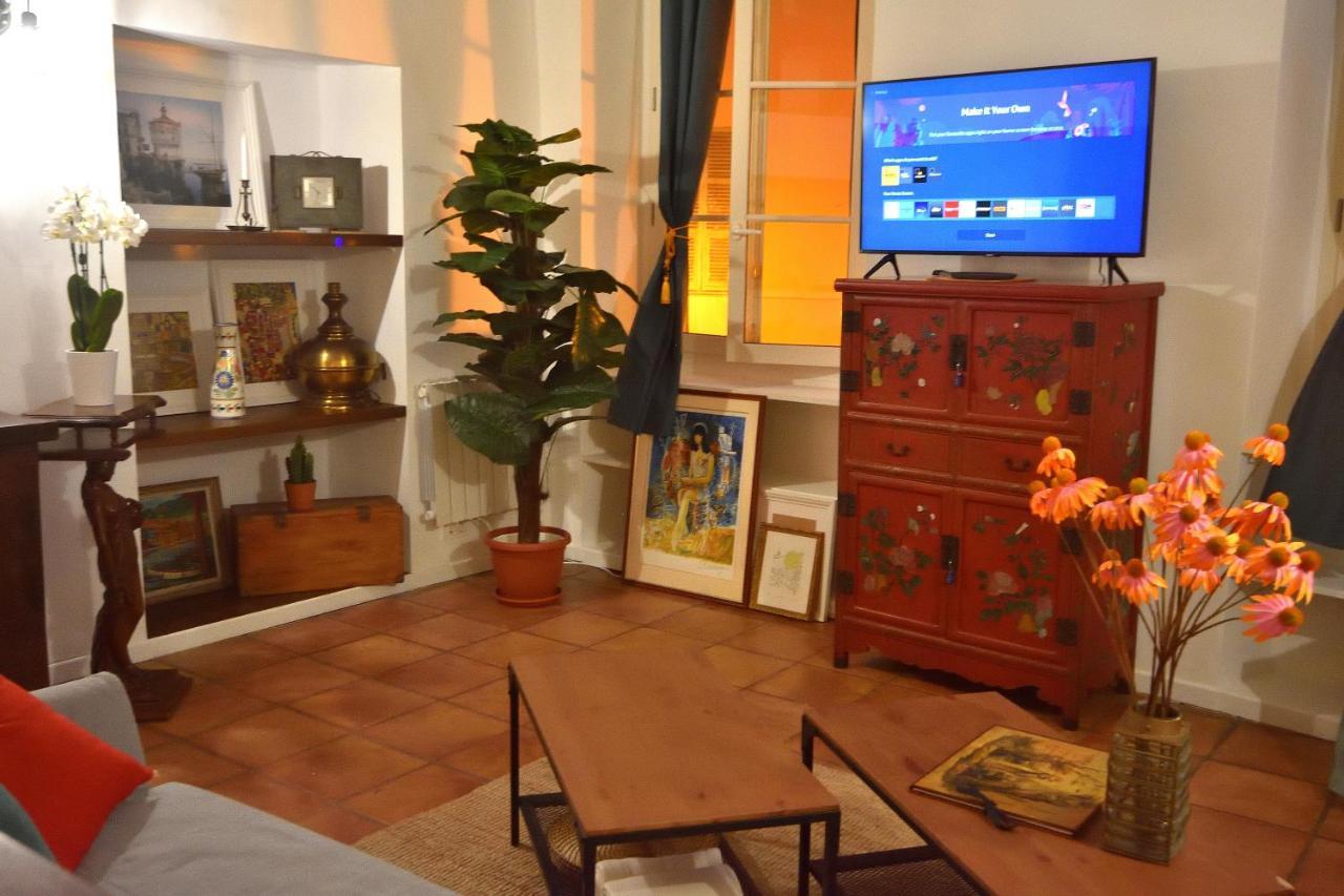 Apartment 33 On The Old Historic Senate Square Ница Екстериор снимка