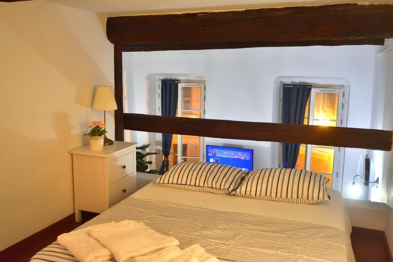 Apartment 33 On The Old Historic Senate Square Ница Екстериор снимка