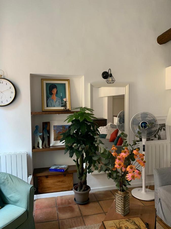 Apartment 33 On The Old Historic Senate Square Ница Екстериор снимка