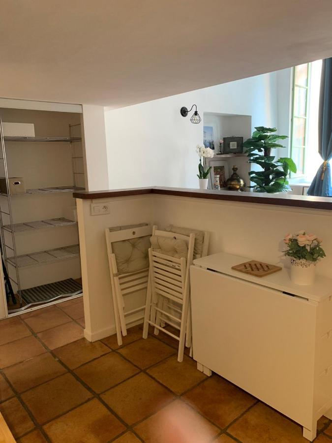 Apartment 33 On The Old Historic Senate Square Ница Екстериор снимка