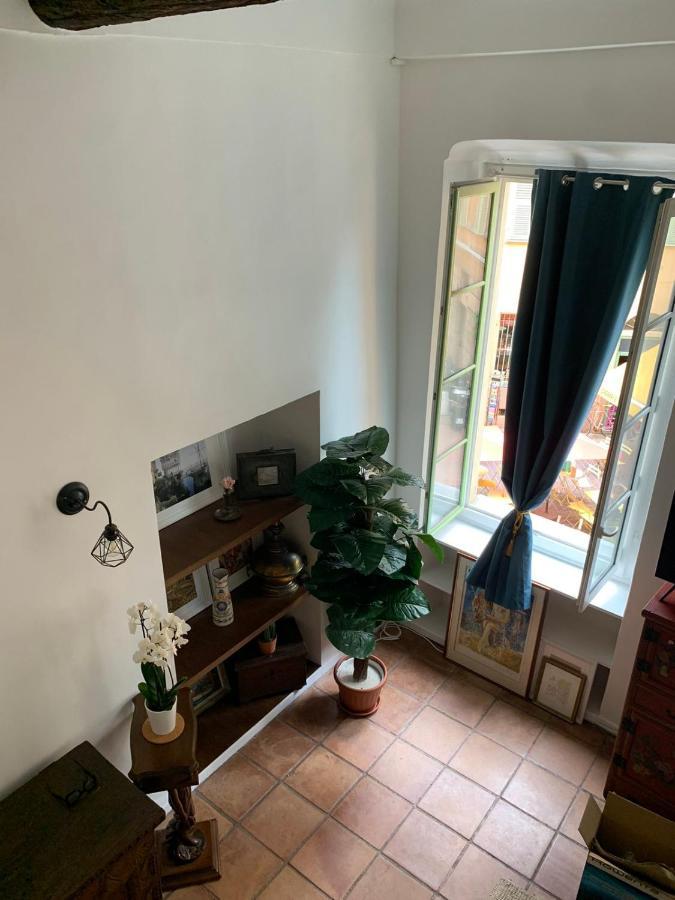 Apartment 33 On The Old Historic Senate Square Ница Екстериор снимка