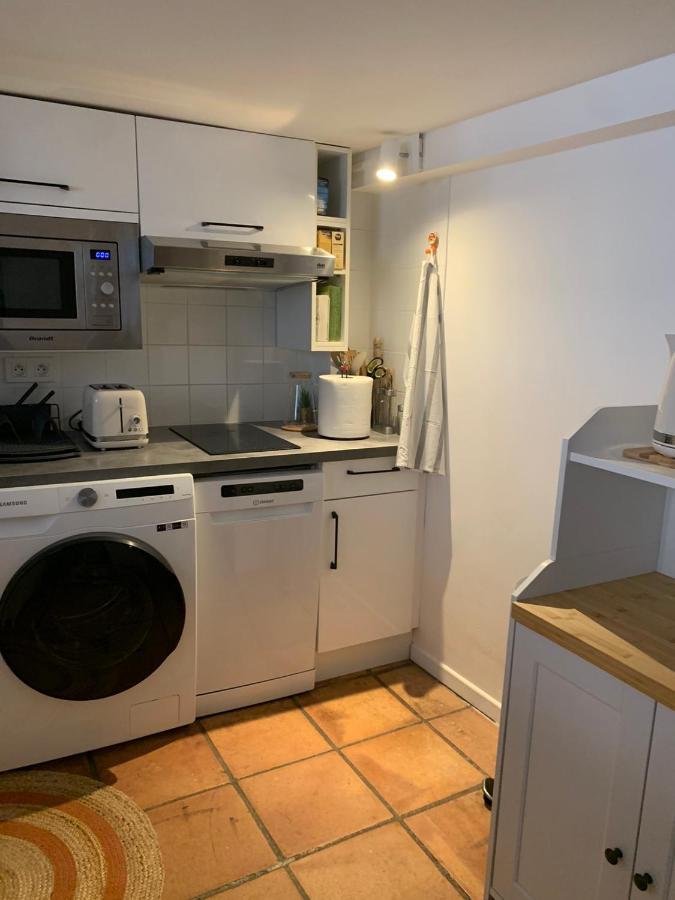 Apartment 33 On The Old Historic Senate Square Ница Екстериор снимка