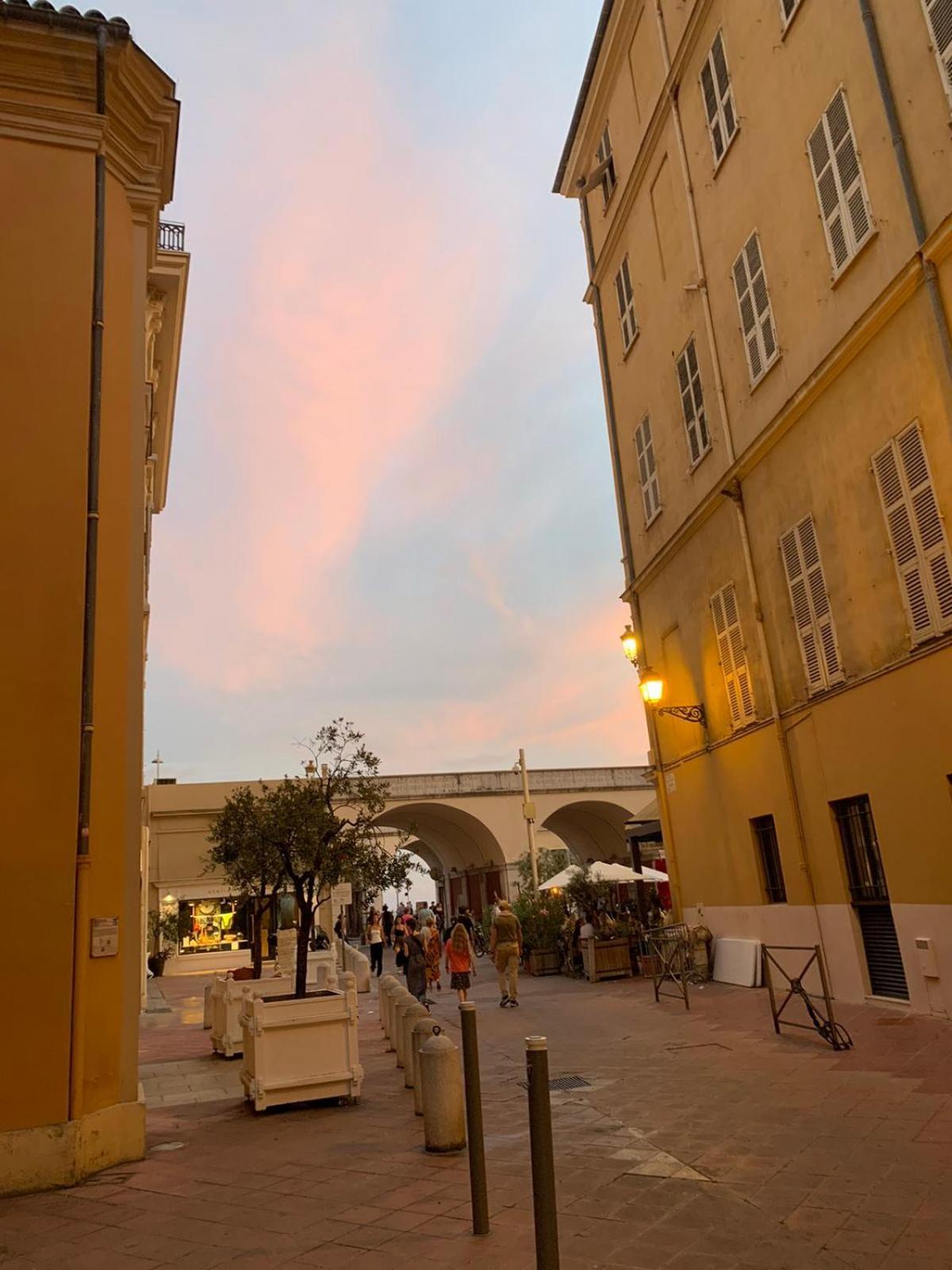 Apartment 33 On The Old Historic Senate Square Ница Екстериор снимка