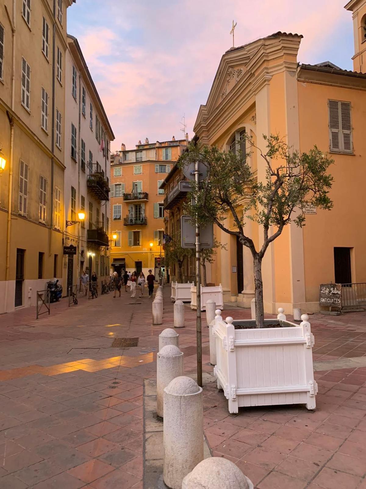 Apartment 33 On The Old Historic Senate Square Ница Екстериор снимка