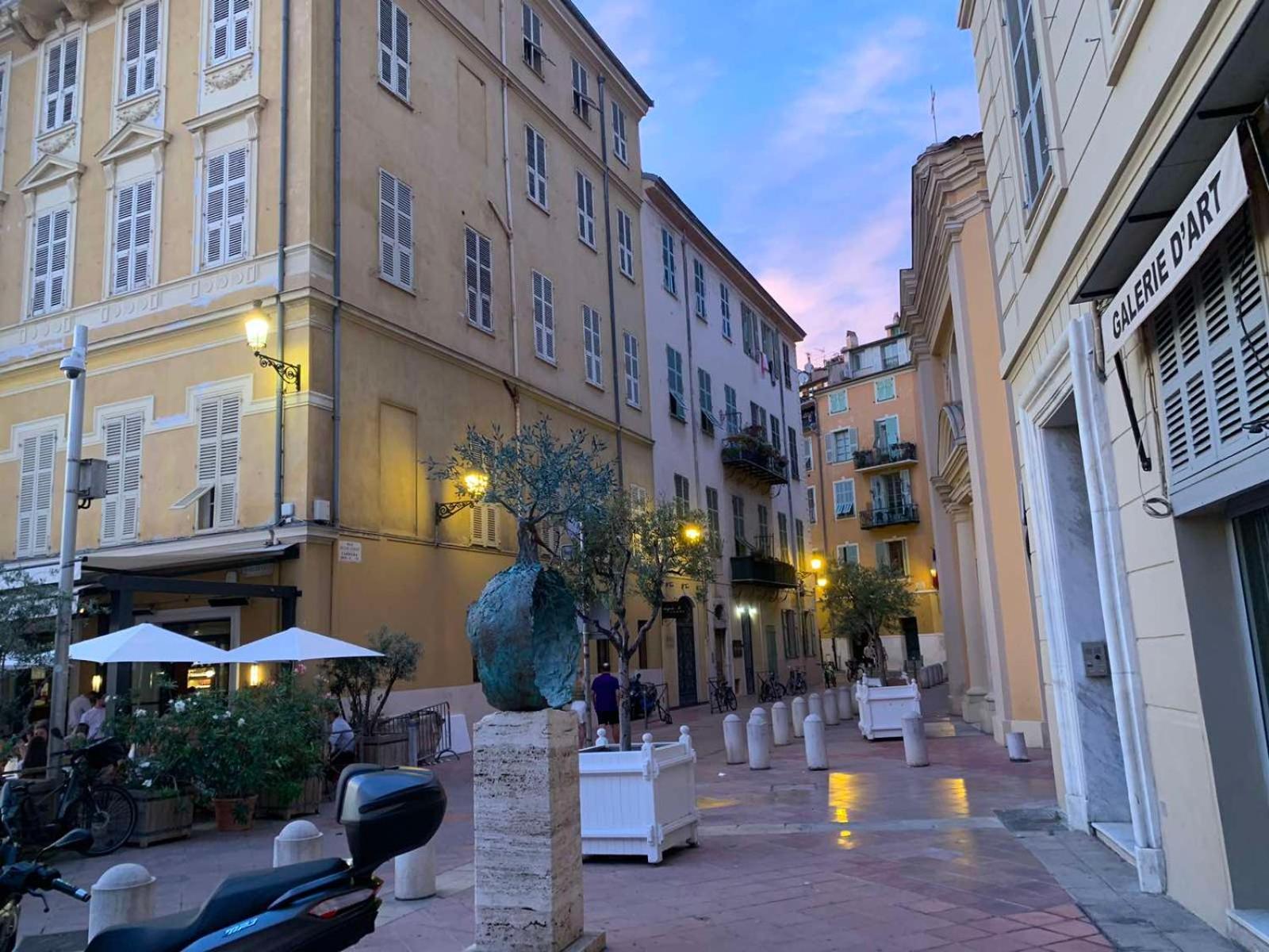 Apartment 33 On The Old Historic Senate Square Ница Екстериор снимка