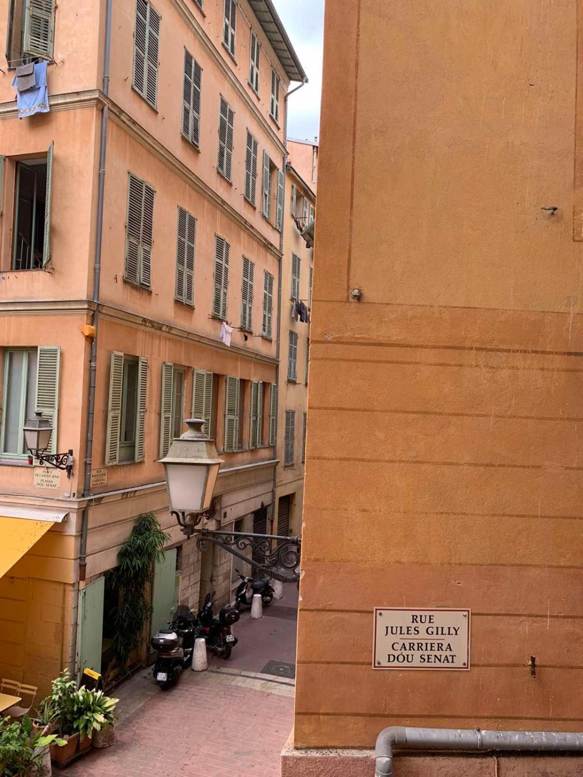 Apartment 33 On The Old Historic Senate Square Ница Екстериор снимка