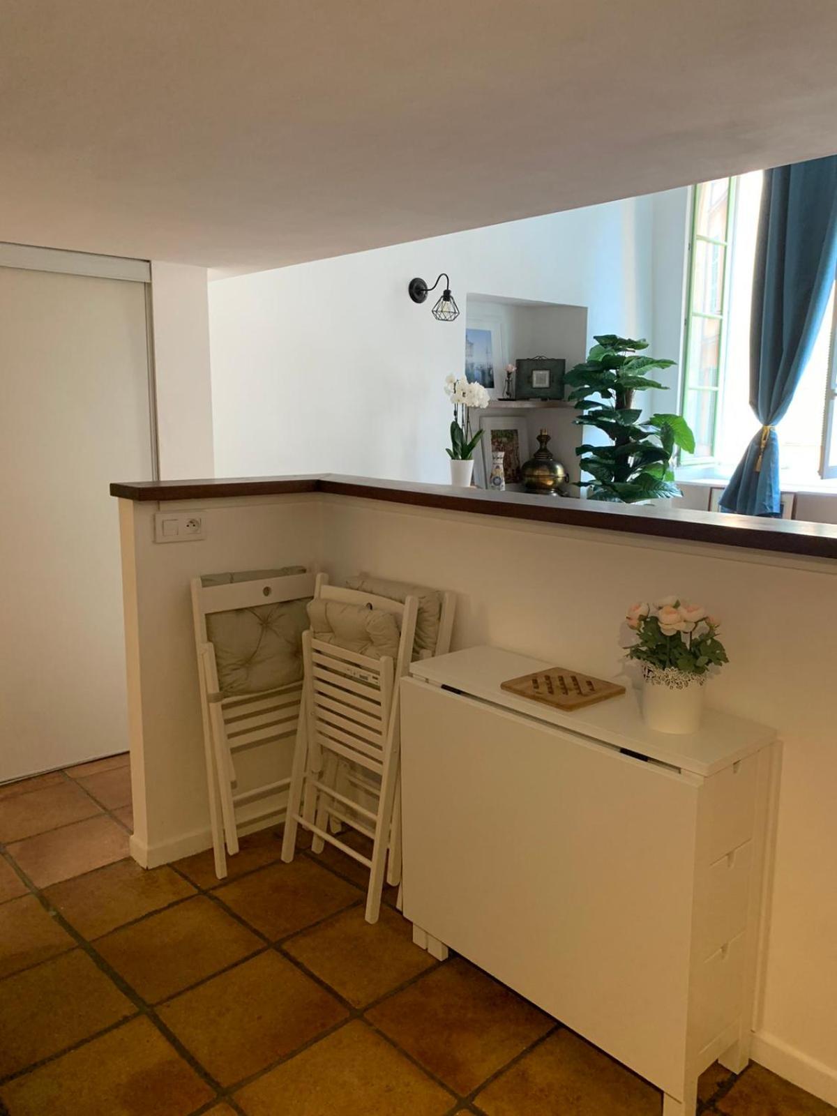 Apartment 33 On The Old Historic Senate Square Ница Екстериор снимка